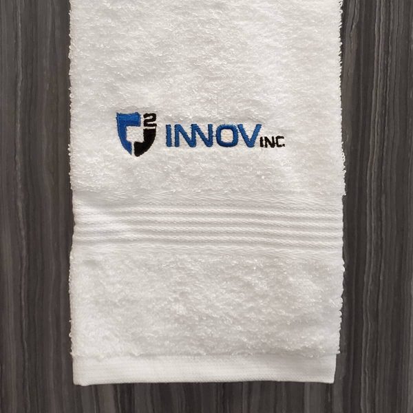 Serviettes à main brodées